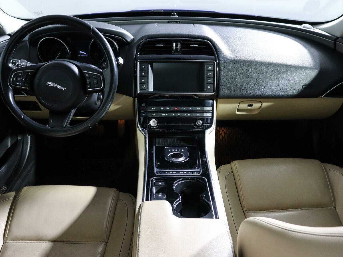 Купить Jaguar XE с пробегом. Фото: #11