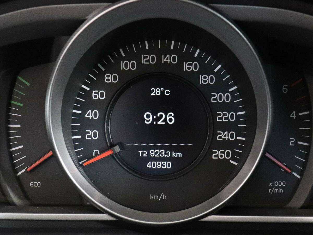 Купить Volvo V40 Cross Country с пробегом. Фото: #9