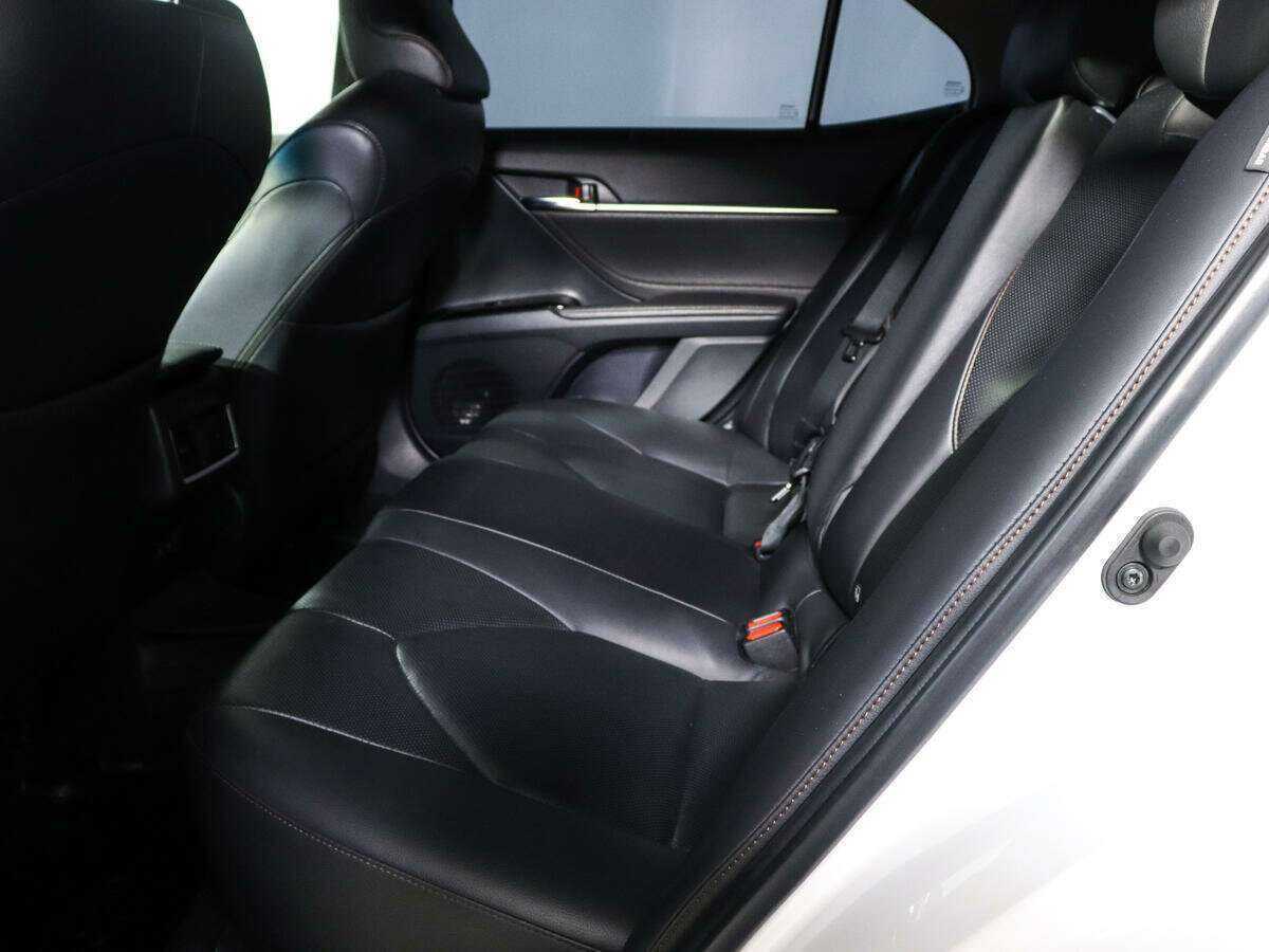 Купить Toyota Camry с пробегом. Фото: #7