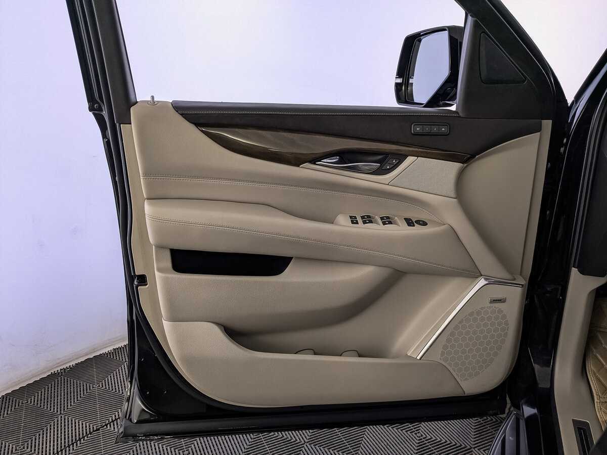 Купить Cadillac Escalade с пробегом. Фото: #18