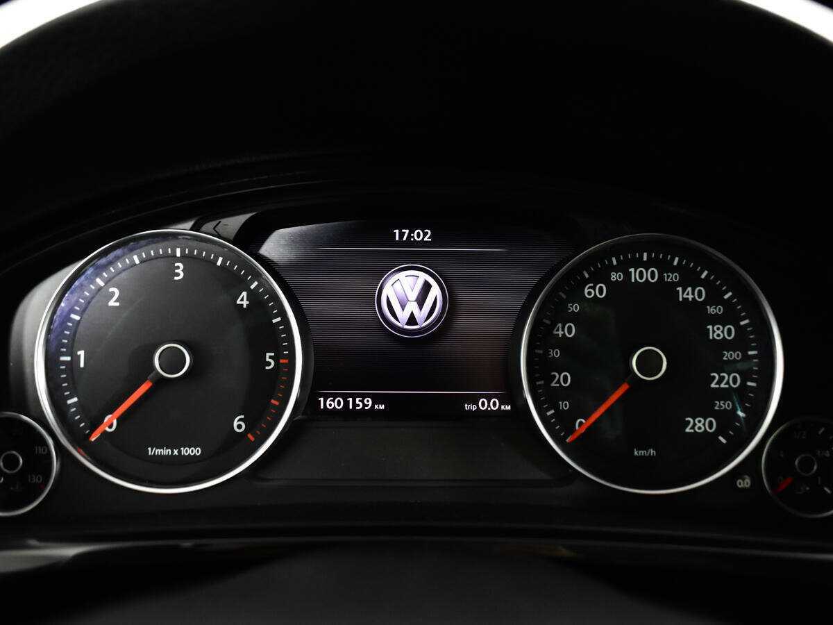 Купить Volkswagen Touareg с пробегом. Фото: #10