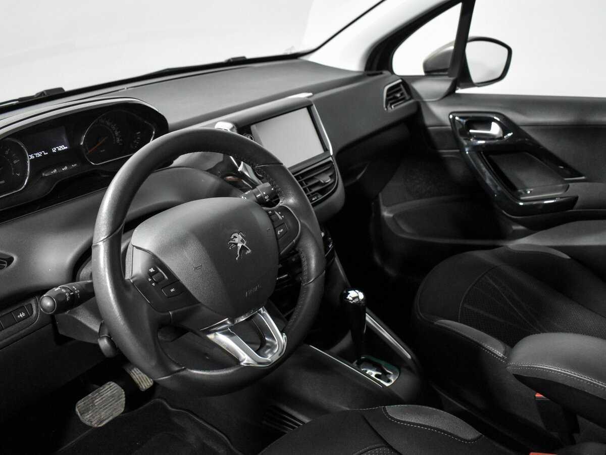 Купить Peugeot 208 с пробегом. Фото: #8