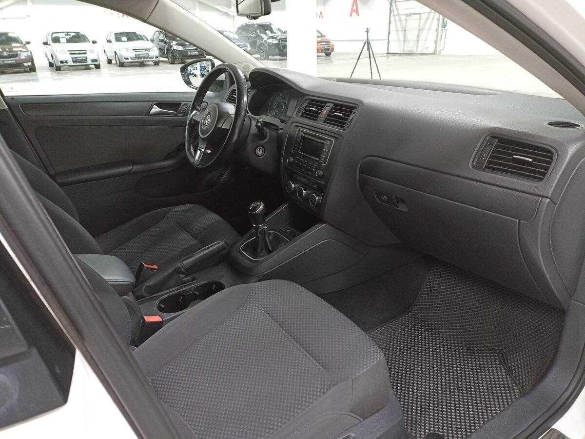 Купить Volkswagen Jetta с пробегом. Фото: #10