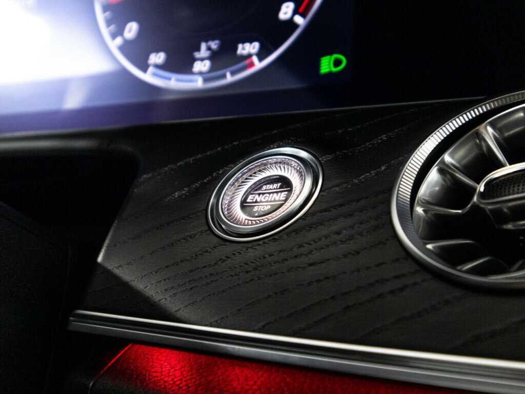 Купить Mercedes-Benz E-Класс с пробегом. Фото: #23