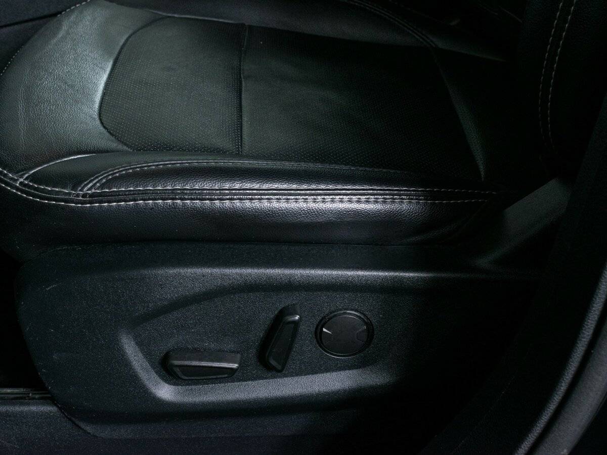Купить Ford Explorer с пробегом. Фото: #18
