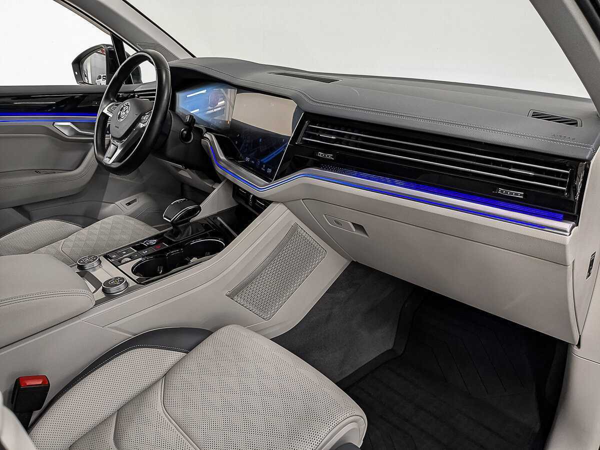 Купить Volkswagen Touareg с пробегом. Фото: #12