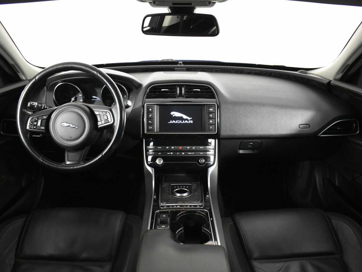 Купить Jaguar XE с пробегом. Фото: #11
