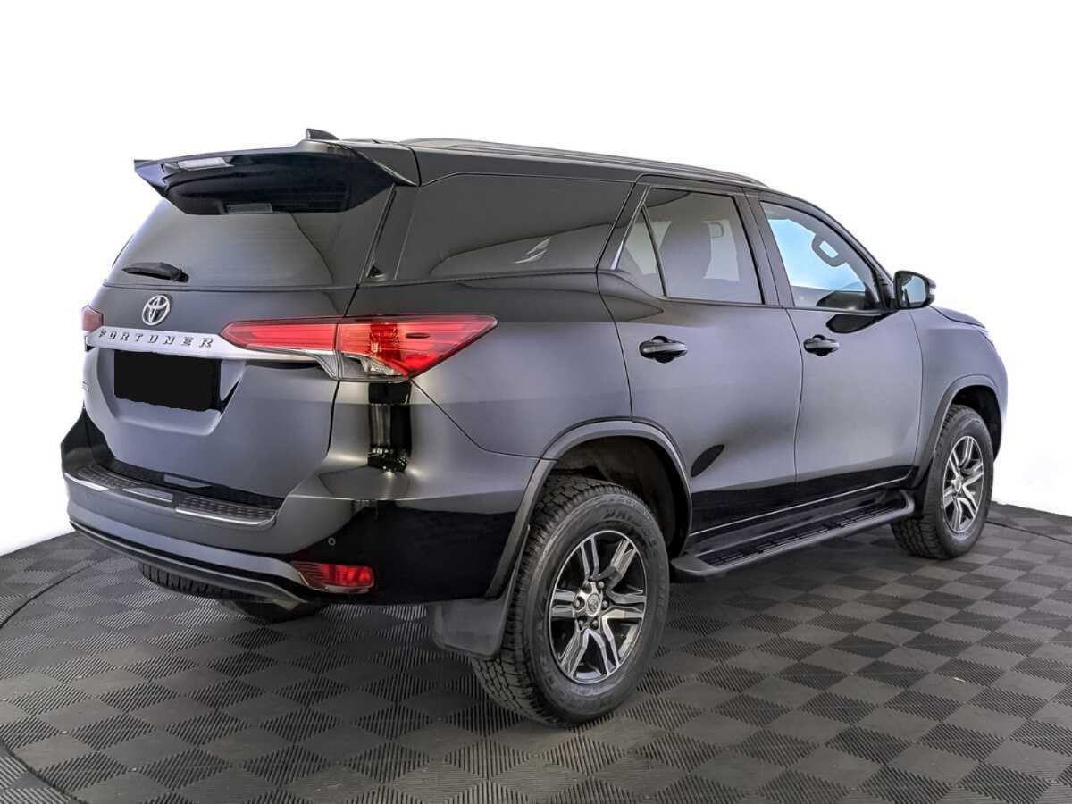 Купить Toyota Fortuner с пробегом. Фото: #4