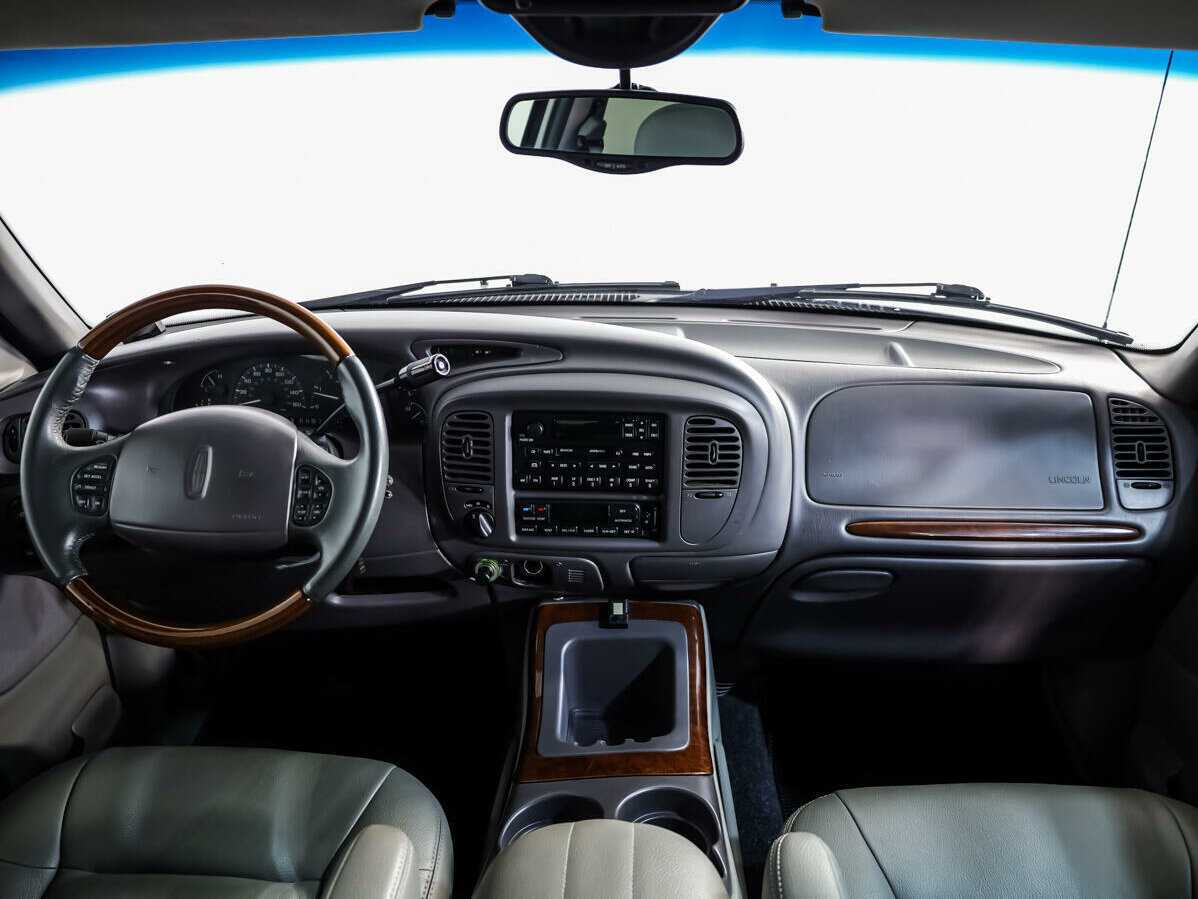 Купить Lincoln Navigator с пробегом. Фото: #8