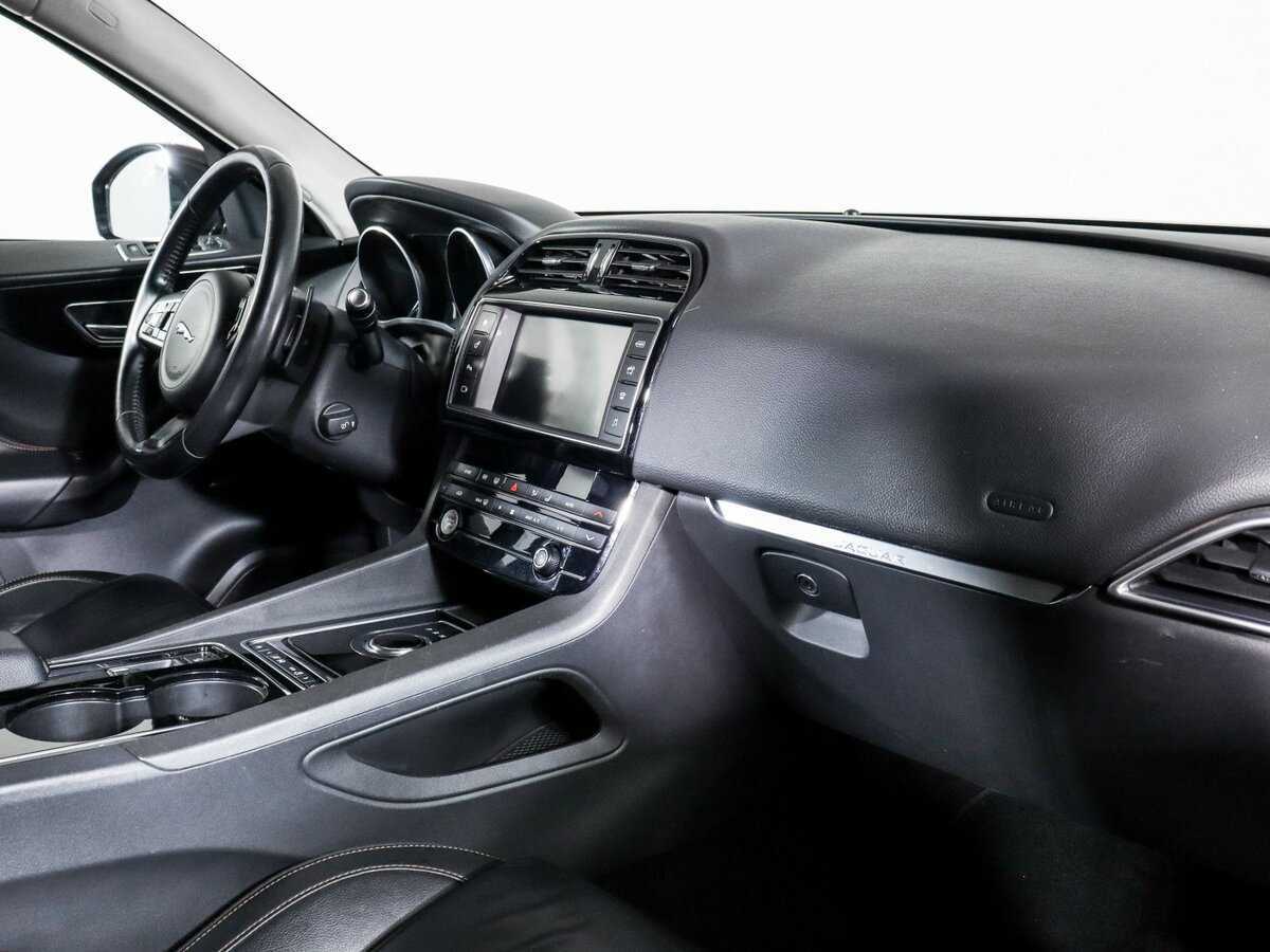 Купить Jaguar F-Pace с пробегом. Фото: #8