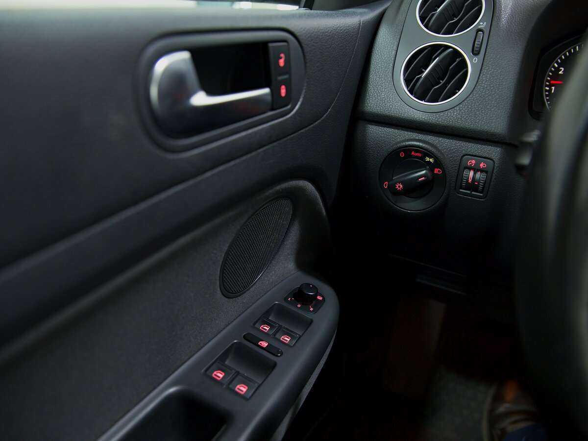 Купить Volkswagen Golf Plus с пробегом. Фото: #13