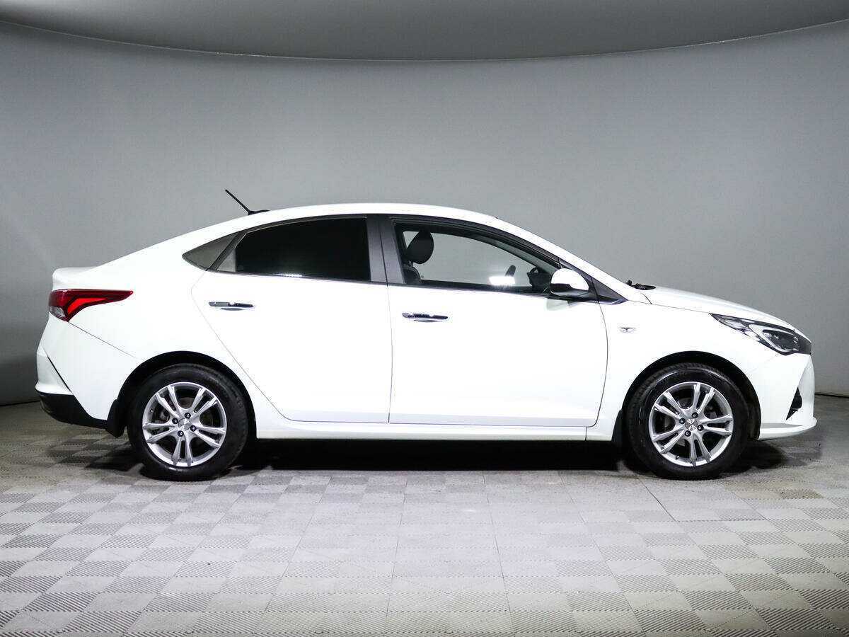 Купить Hyundai Solaris с пробегом. Фото: #3