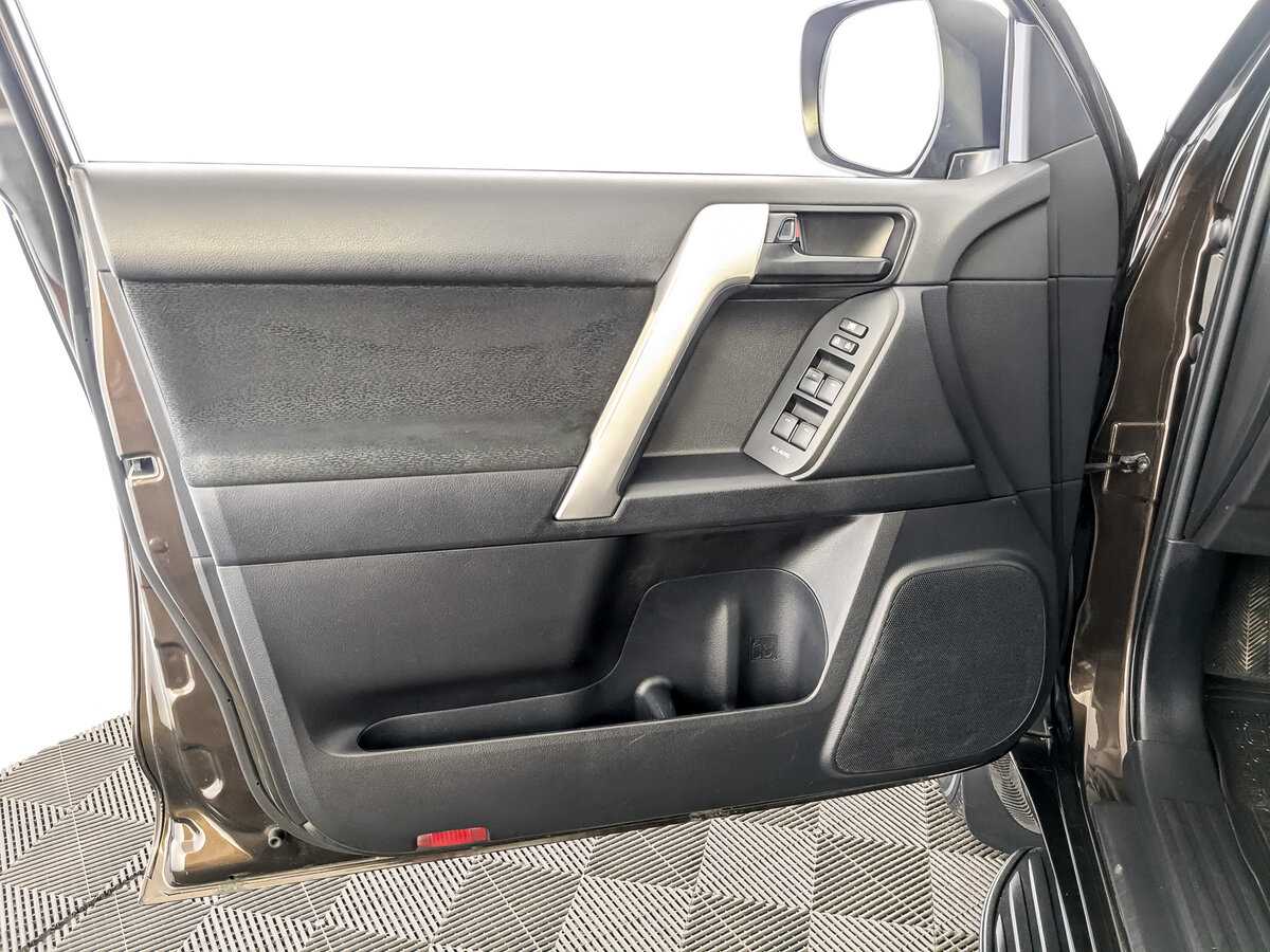 Купить Toyota Land Cruiser Prado с пробегом. Фото: #14