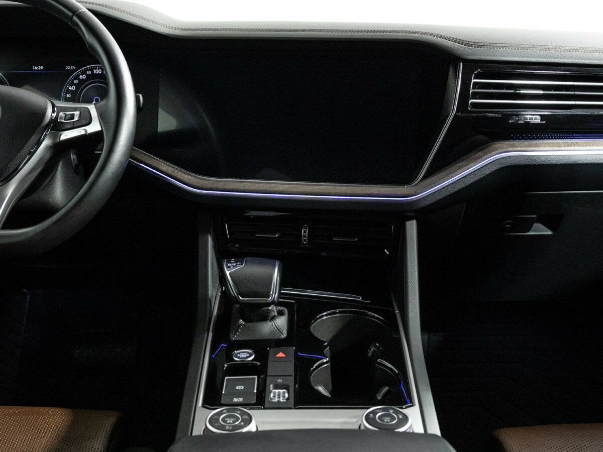 Купить Volkswagen Touareg с пробегом. Фото: #13
