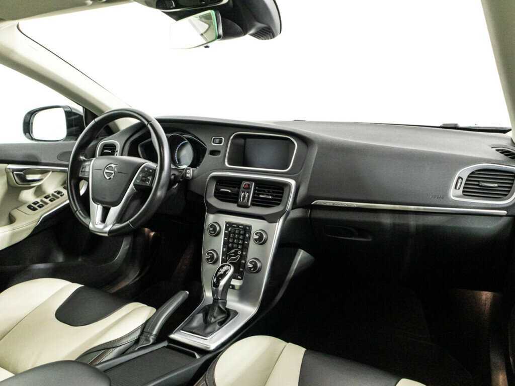 Купить Volvo V40 Cross Country с пробегом. Фото: #8