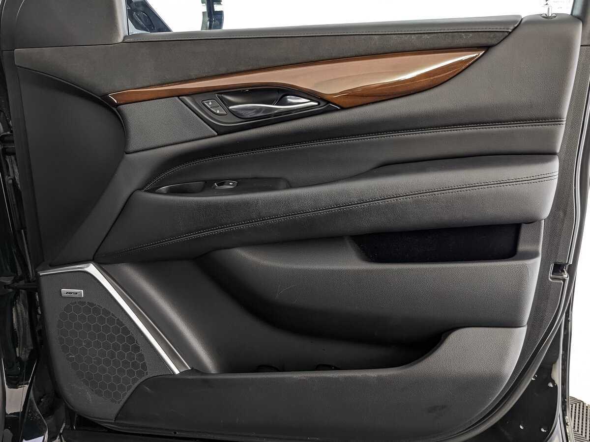 Купить Cadillac Escalade с пробегом. Фото: #20