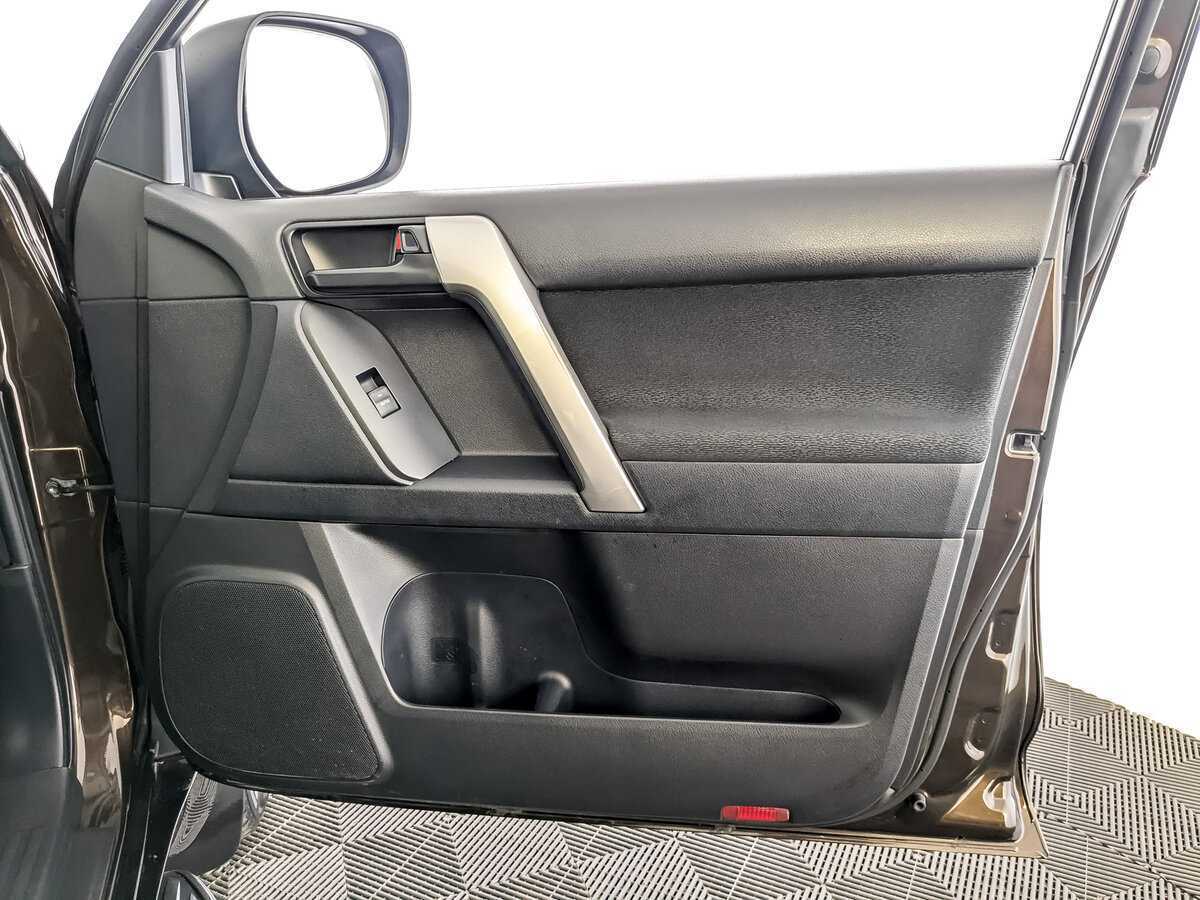 Купить Toyota Land Cruiser Prado с пробегом. Фото: #20