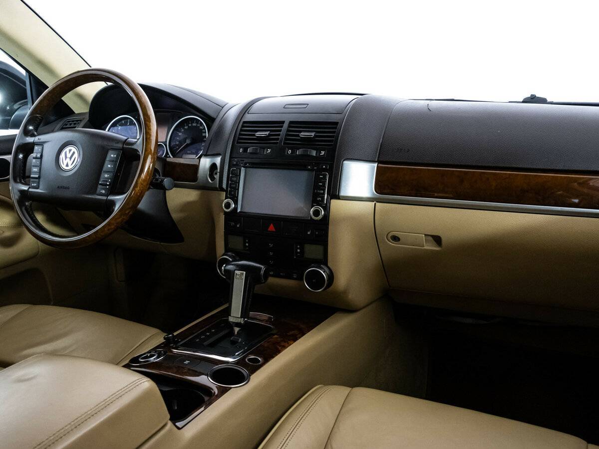 Купить Volkswagen Touareg с пробегом. Фото: #8