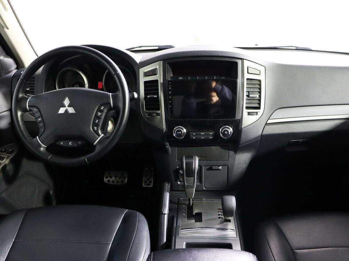 Купить Mitsubishi Pajero с пробегом. Фото: #8