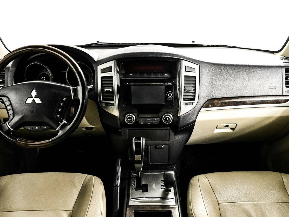 Купить Mitsubishi Pajero с пробегом. Фото: #10