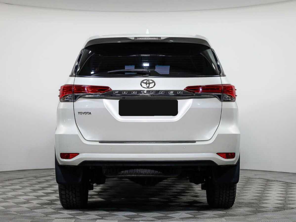 Купить Toyota Fortuner с пробегом. Фото: #4