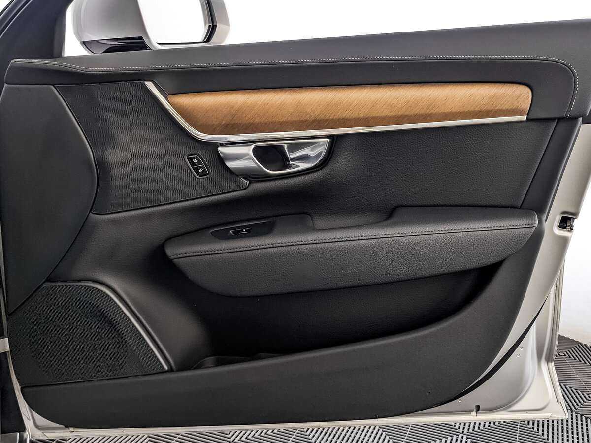 Купить Volvo S90 с пробегом. Фото: #19