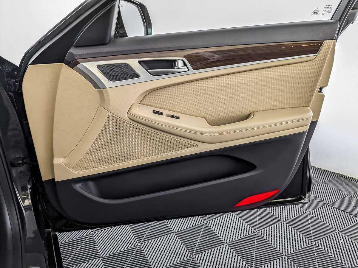 Купить Genesis G80 с пробегом. Фото: #24