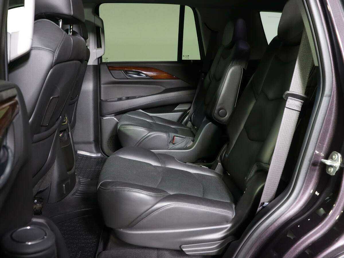 Купить Cadillac Escalade с пробегом. Фото: #10