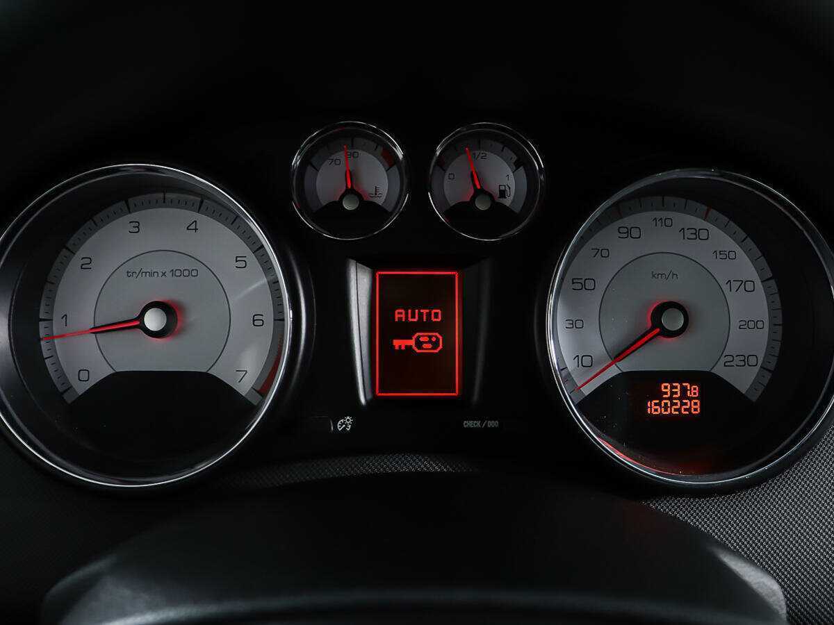 Купить Peugeot 308 с пробегом. Фото: #12