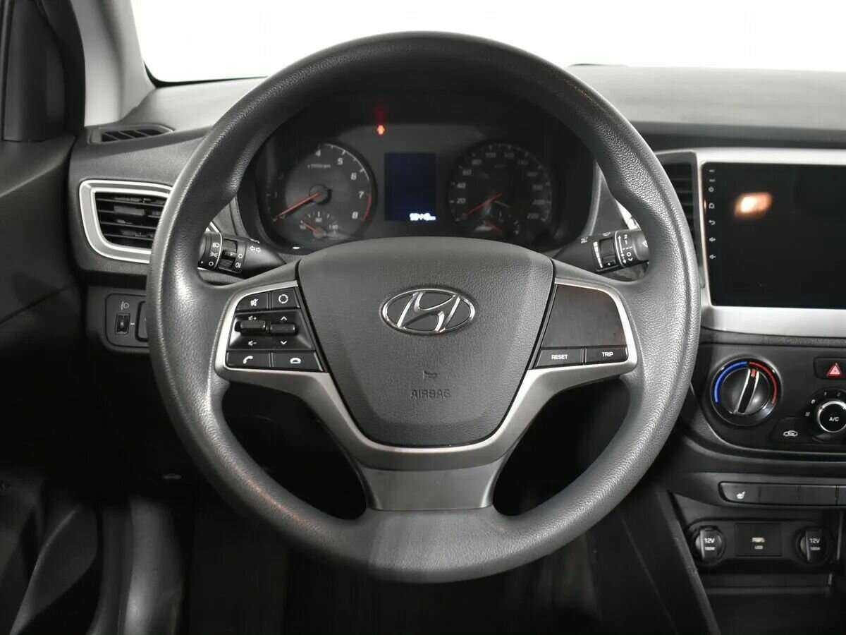 Купить Hyundai Solaris с пробегом. Фото: #9
