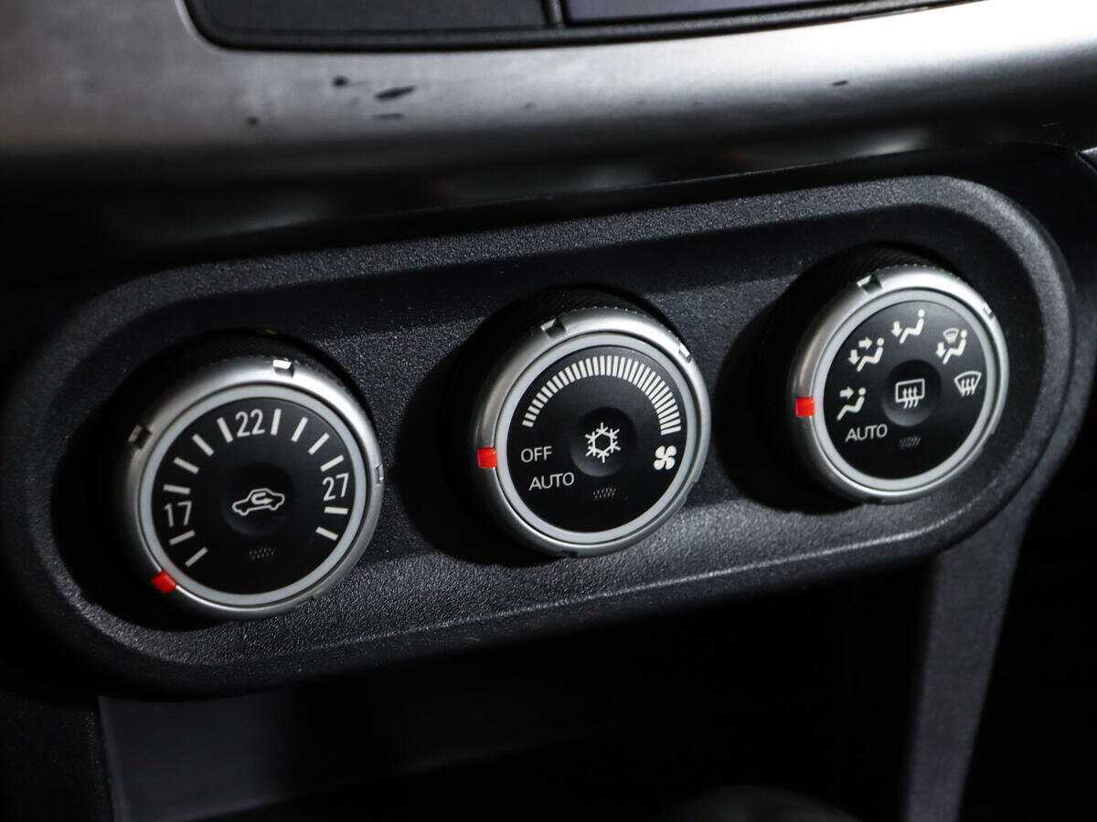 Купить Mitsubishi Lancer с пробегом. Фото: #16