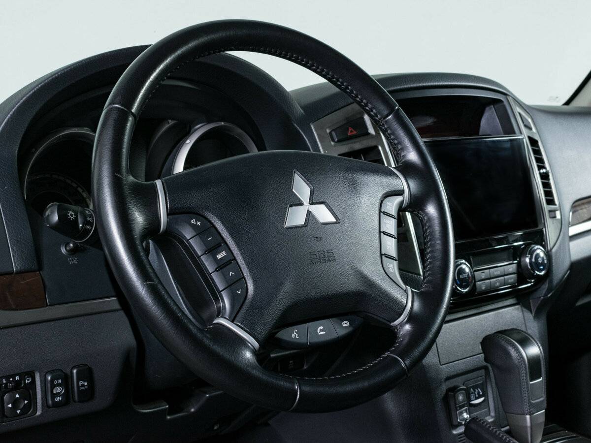 Купить Mitsubishi Pajero с пробегом. Фото: #15