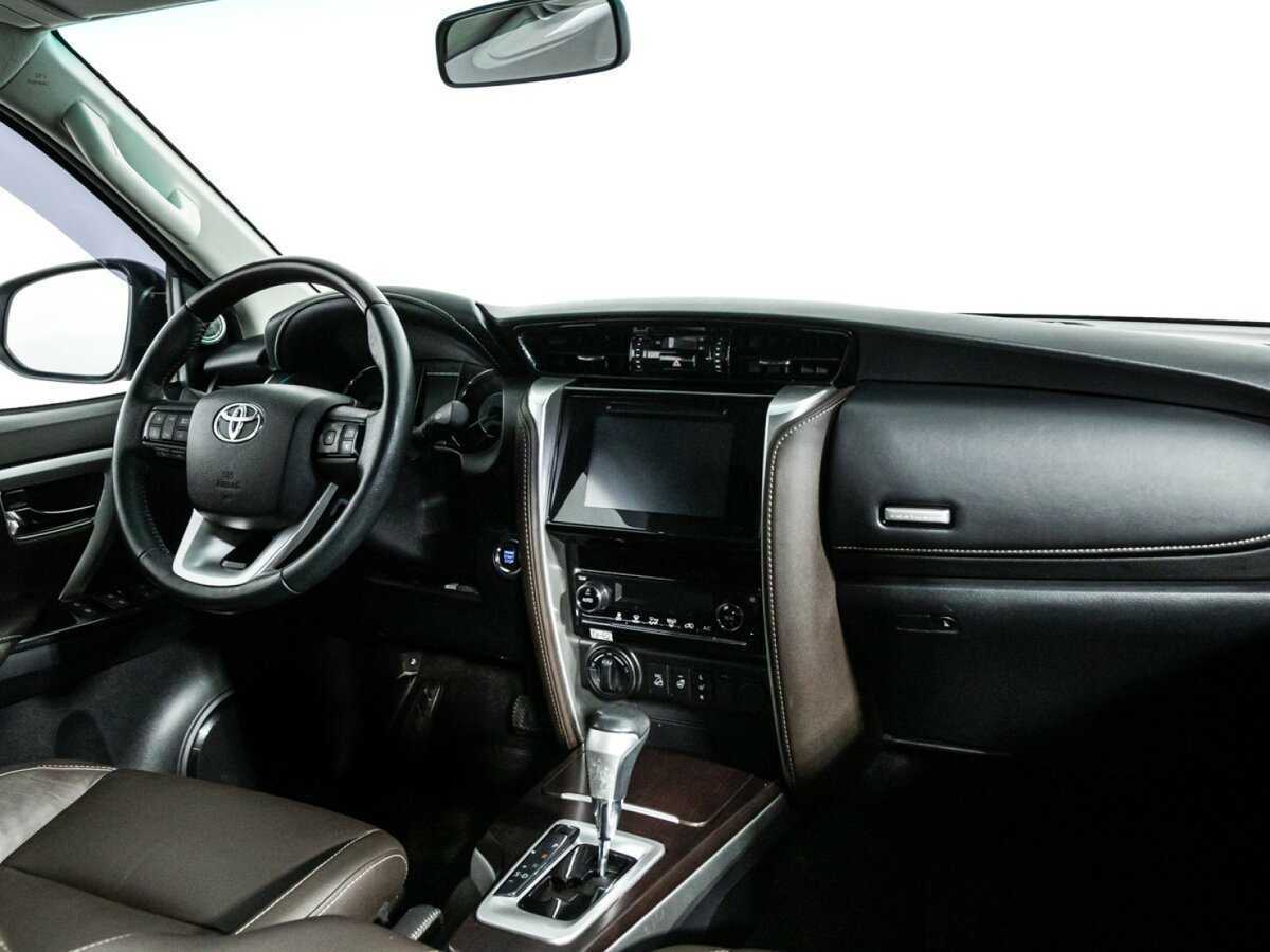 Купить Toyota Fortuner с пробегом. Фото: #8