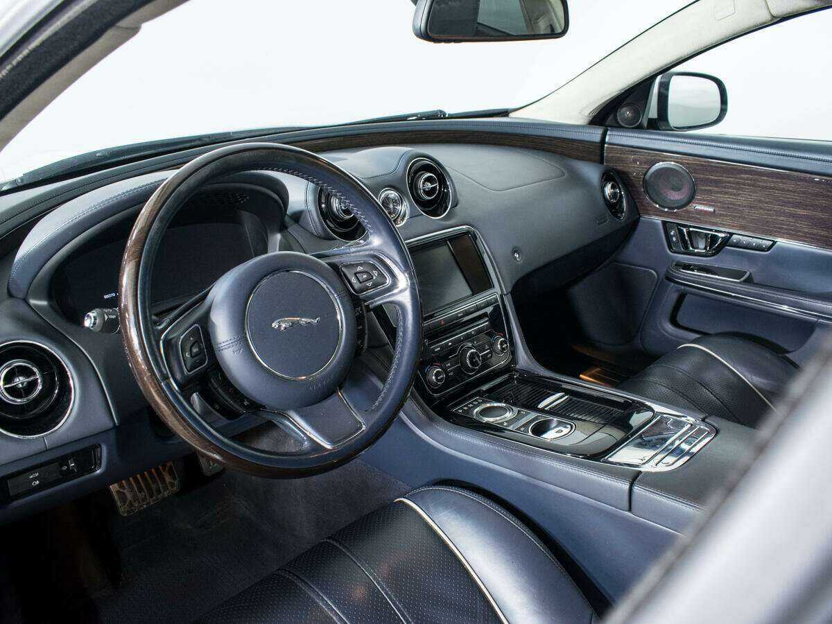Купить Jaguar XJ с пробегом. Фото: #12