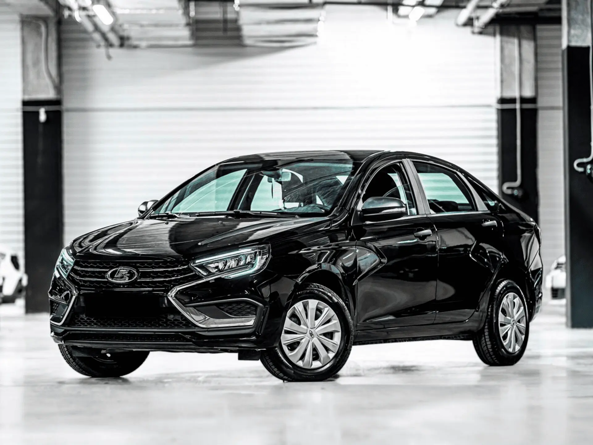 Lada Vesta Седан с автосалона по цене от 744 000 рублей