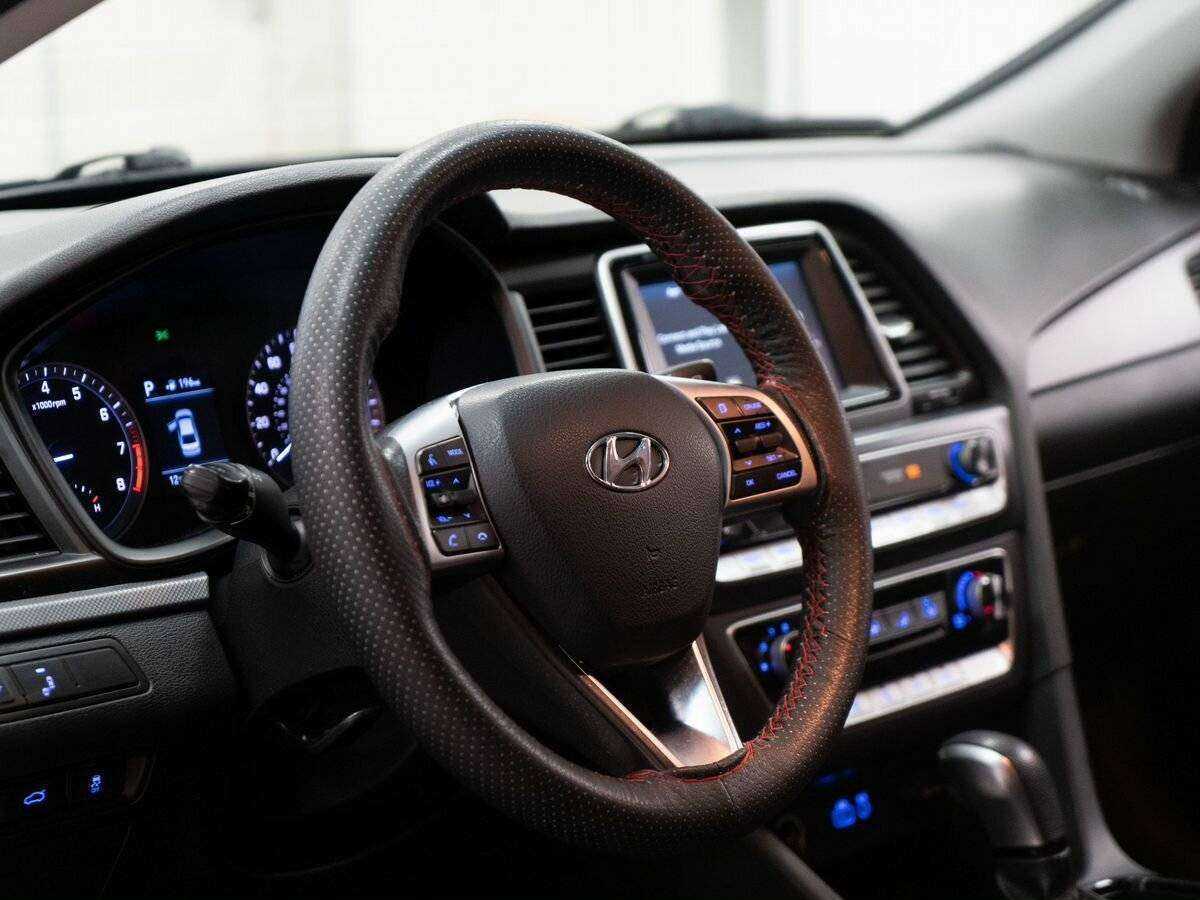 Купить Hyundai Sonata с пробегом. Фото: #4