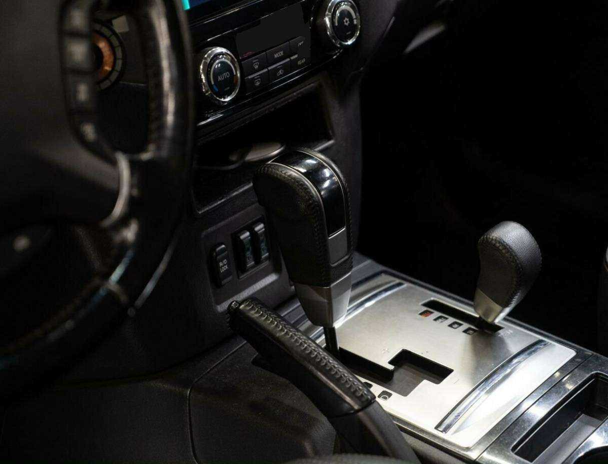 Купить Mitsubishi Pajero с пробегом. Фото: #9