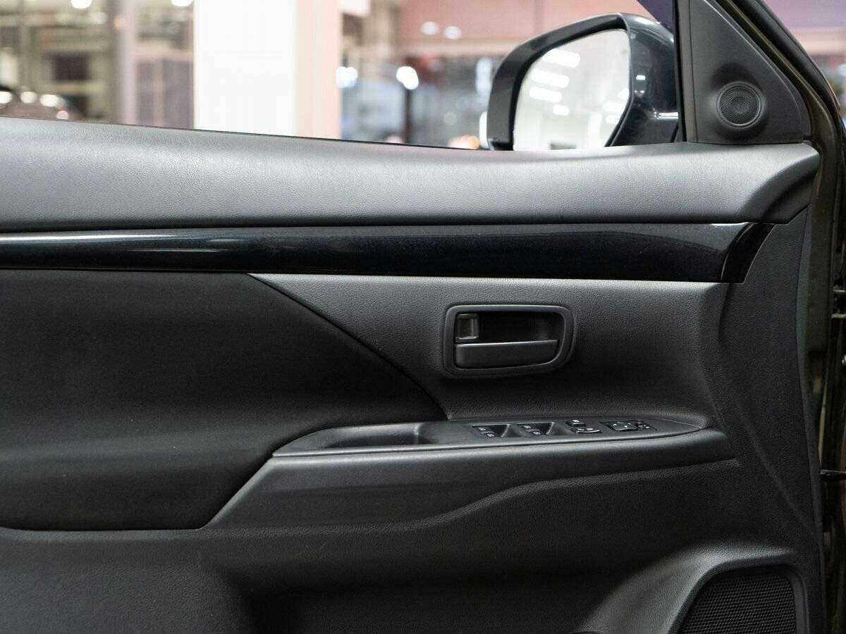 Купить Mitsubishi Outlander с пробегом. Фото: #14