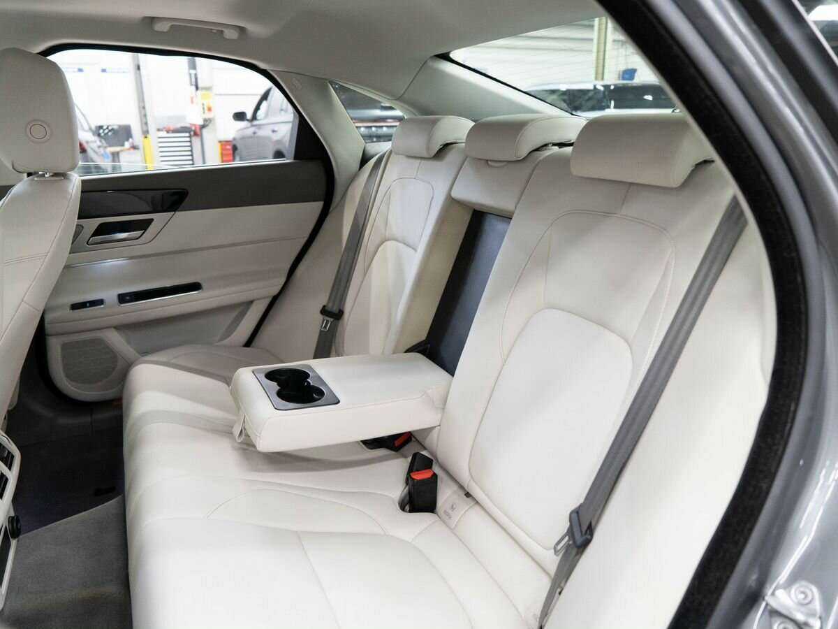 Купить Jaguar XF с пробегом. Фото: #6