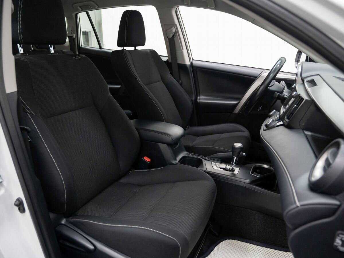 Купить Toyota RAV4 с пробегом. Фото: #9
