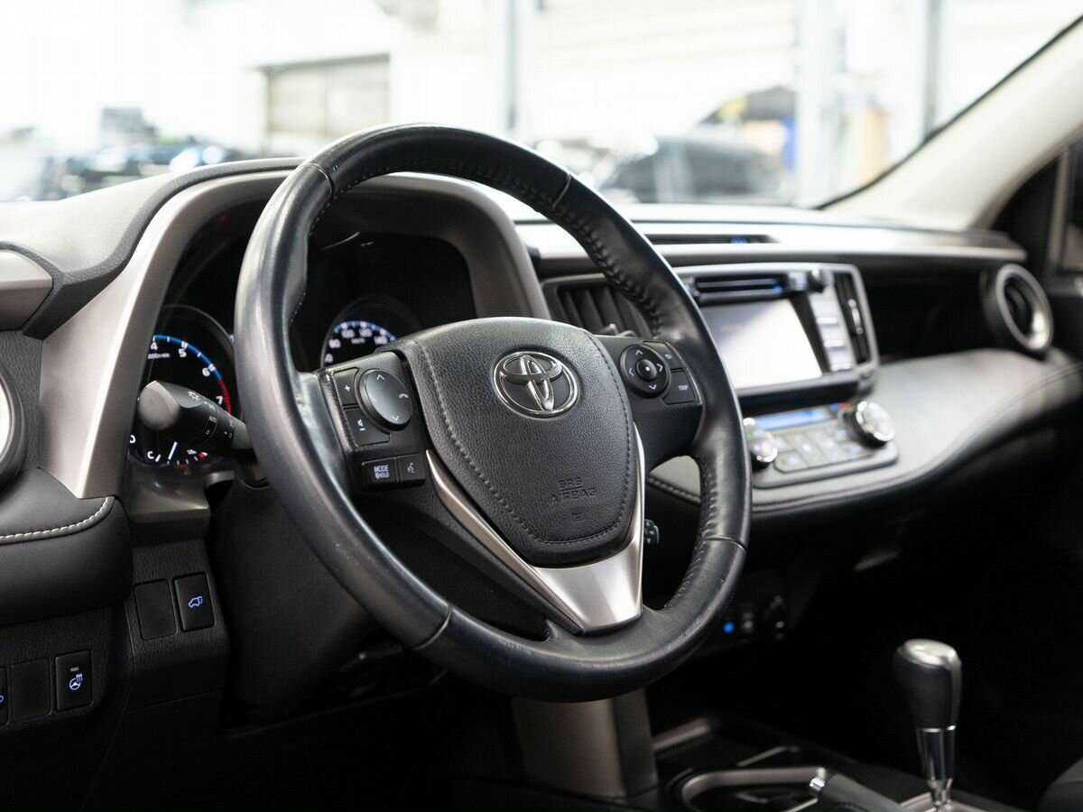 Купить Toyota RAV4 с пробегом. Фото: #4
