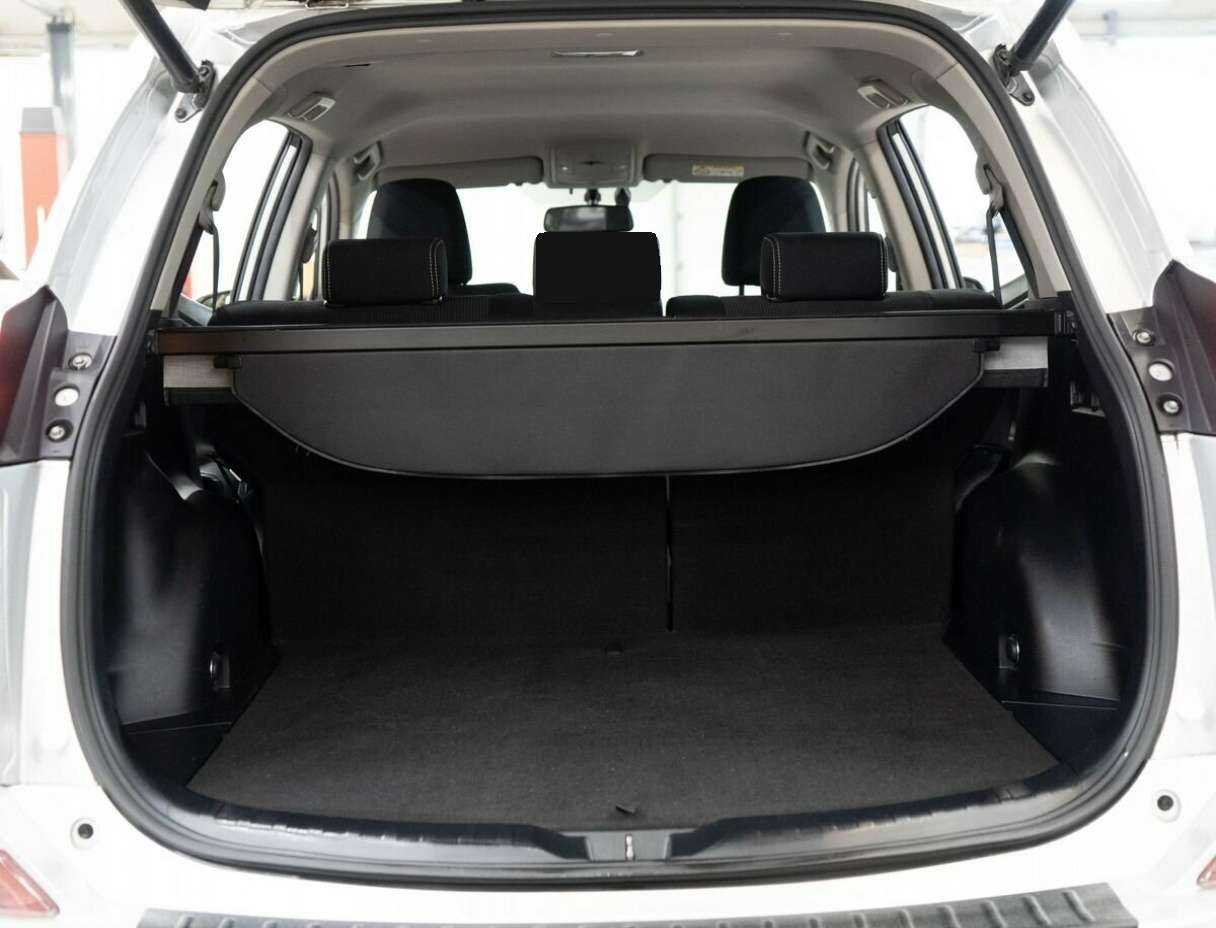 Купить Toyota RAV4 с пробегом. Фото: #7