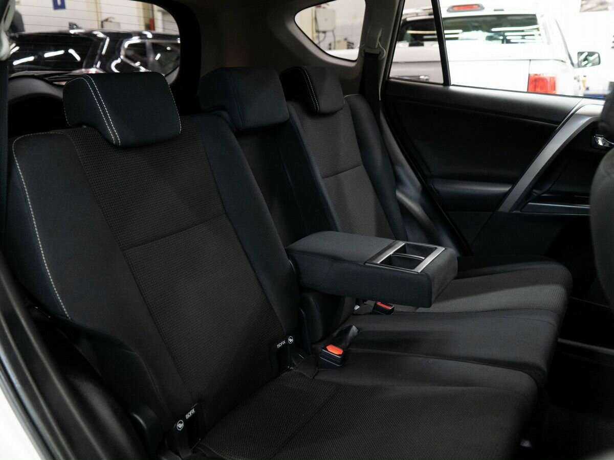 Купить Toyota RAV4 с пробегом. Фото: #9