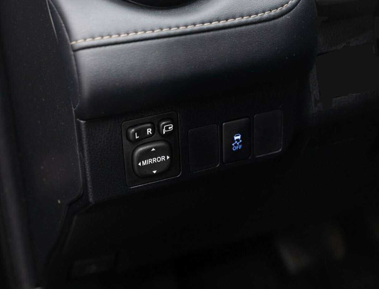 Купить Toyota RAV4 с пробегом. Фото: #17