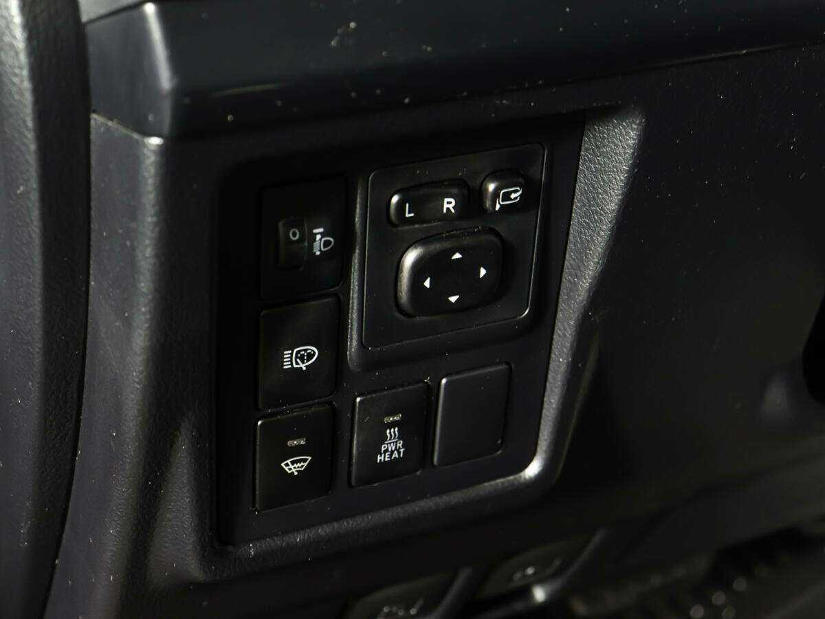 Купить Toyota Land Cruiser Prado с пробегом. Фото: #15