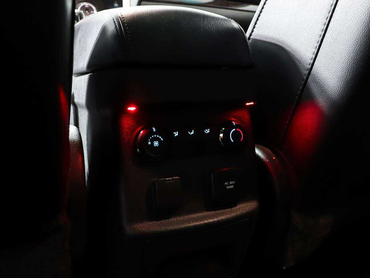 Купить Ford Explorer с пробегом. Фото: #25