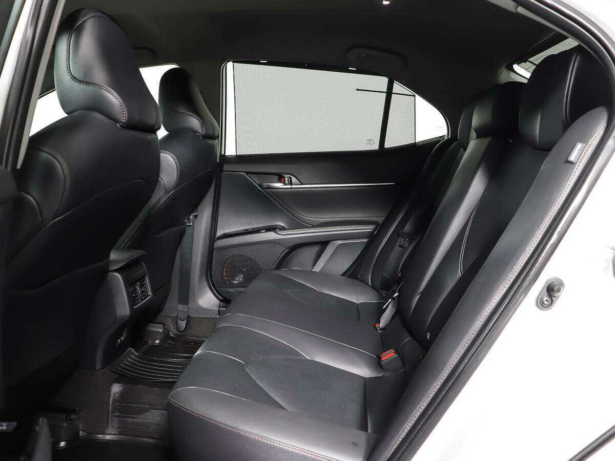 Купить Toyota Camry с пробегом. Фото: #7