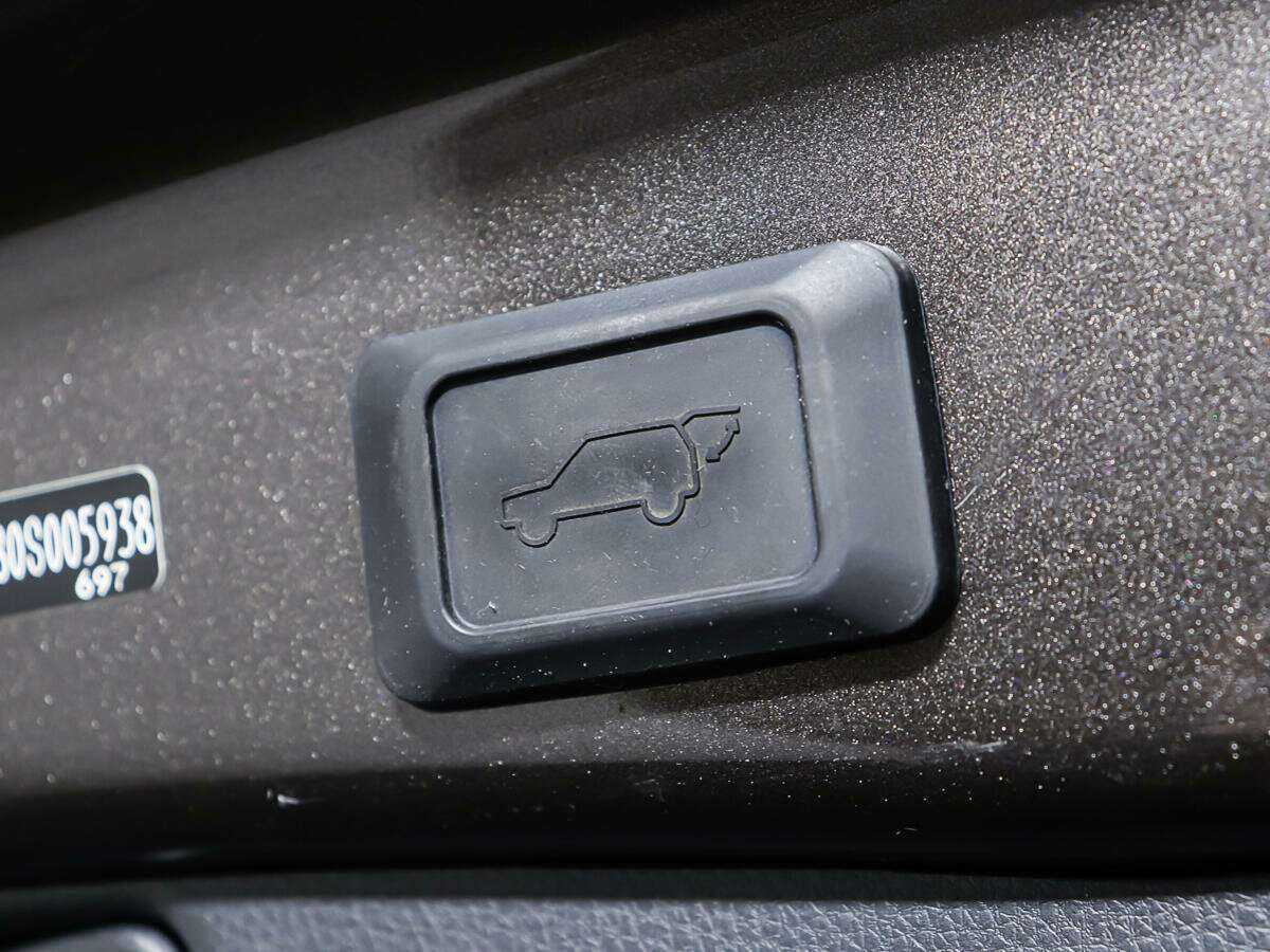 Купить Toyota RAV4 с пробегом. Фото: #15