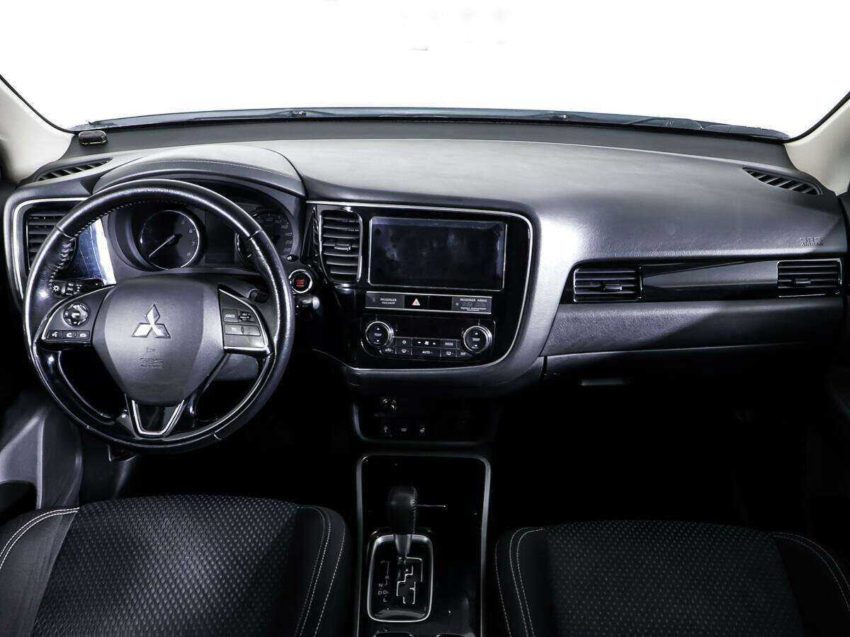 Купить Mitsubishi Outlander с пробегом. Фото: #10