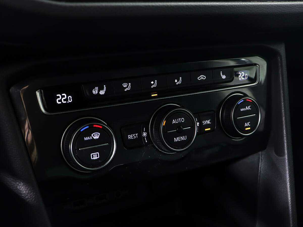 Купить Volkswagen Tiguan с пробегом. Фото: #19